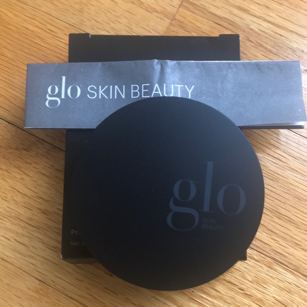 BRAND NEW Glo Mineral Pressed Base